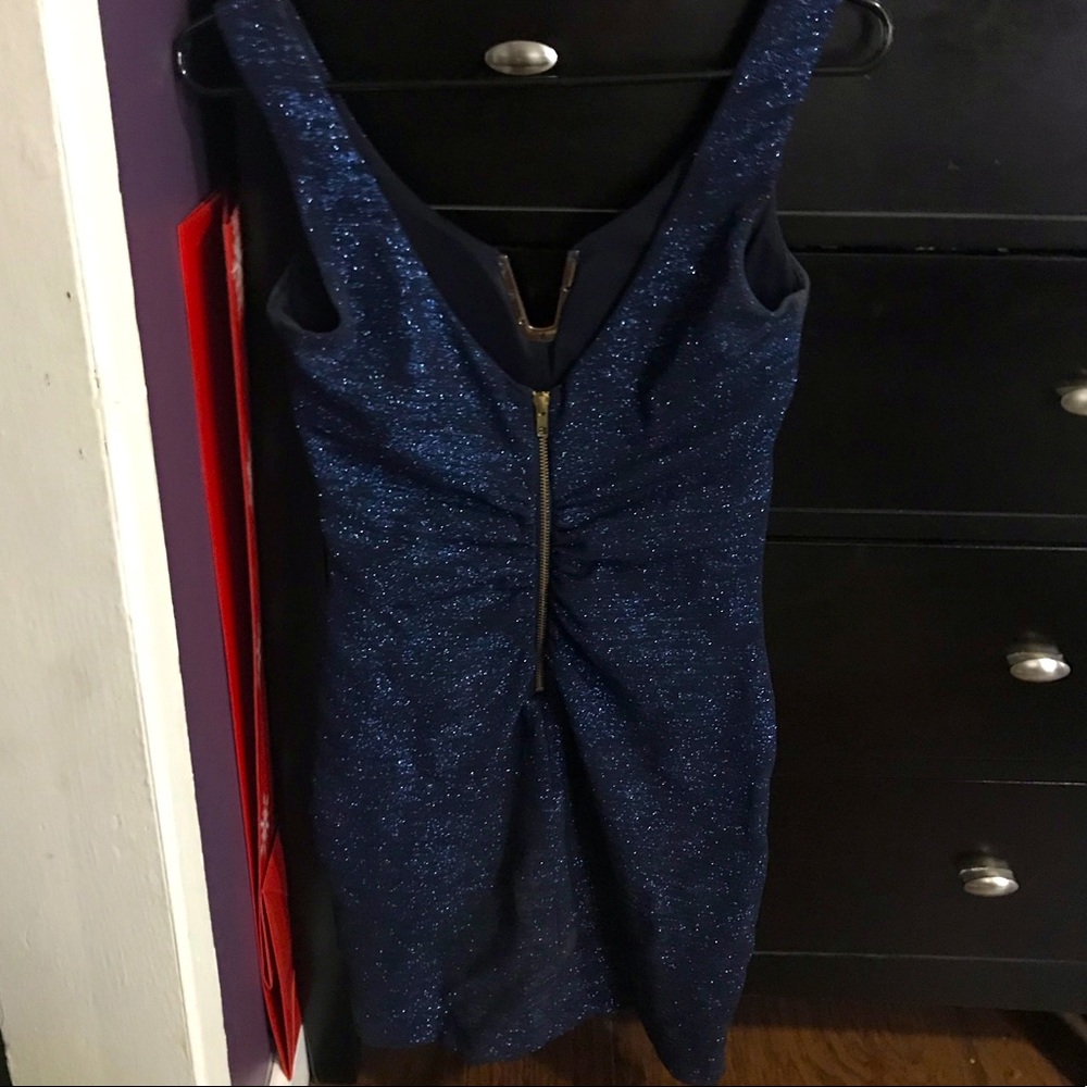 Elegant short bodycon dress - Picture 2 of 3